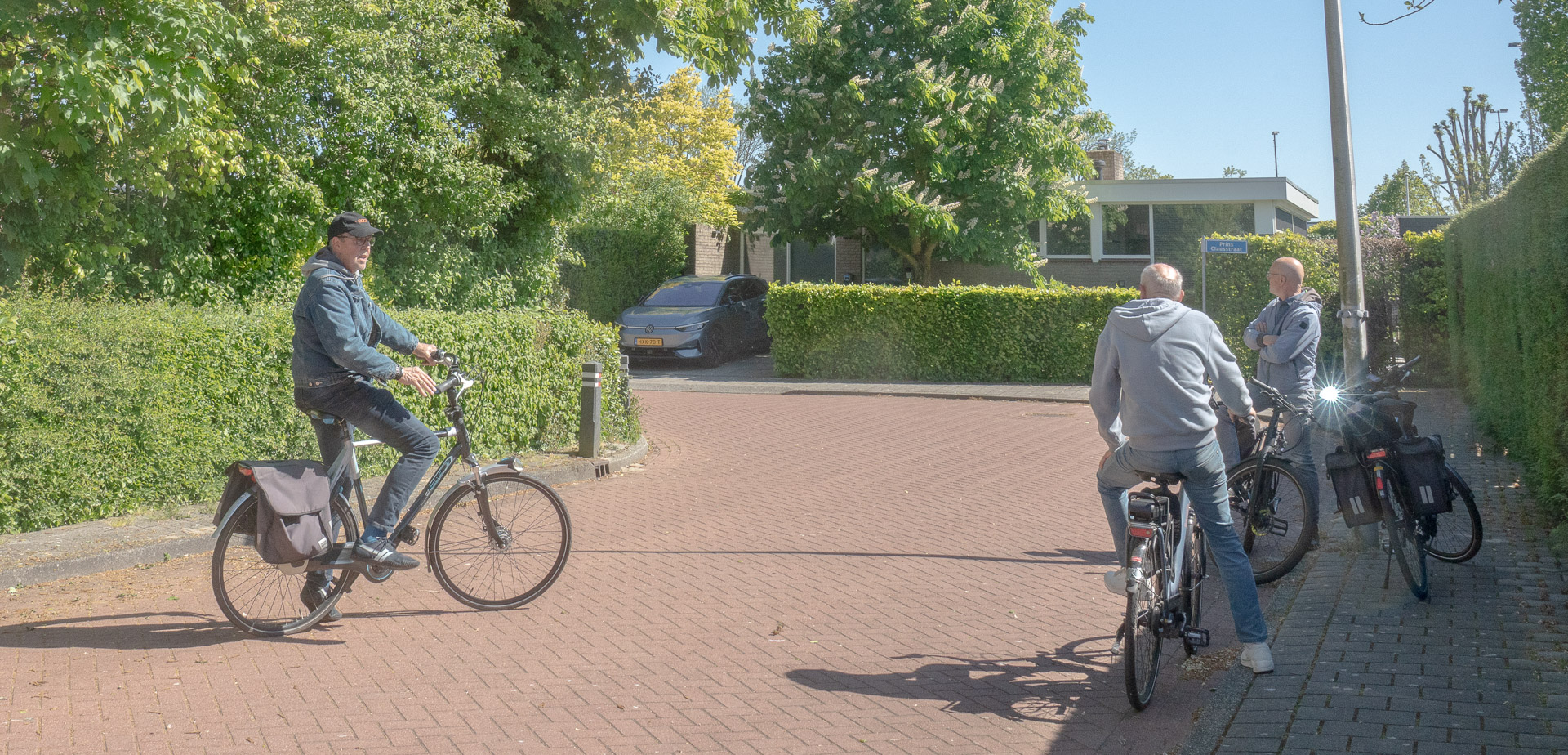Jaap en Simon samen met de verkeersdeskundige
